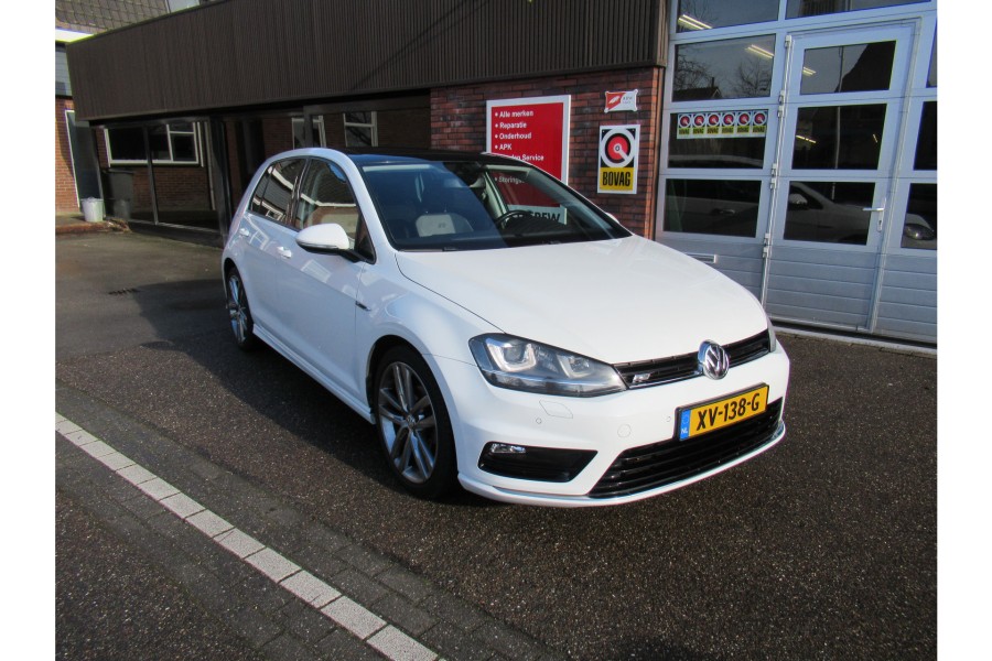Volkswagen Golf 1.2 TSI R-LINE connect Series