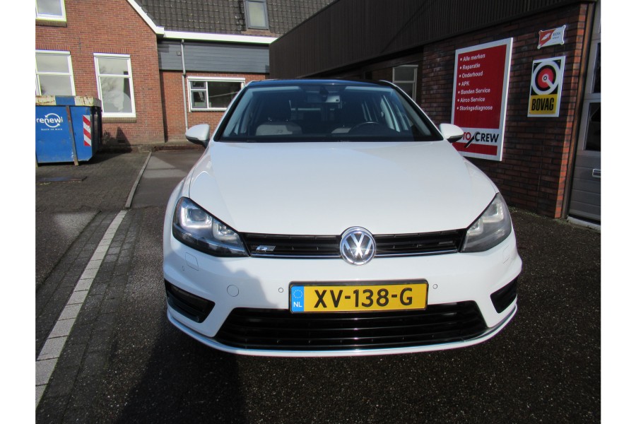 Volkswagen Golf 1.2 TSI R-LINE connect Series